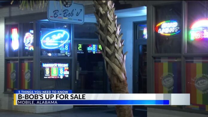 Precinct DTLA, well-known gay bar, warns it could close after former employee claims discrimination - Los Angeles Times