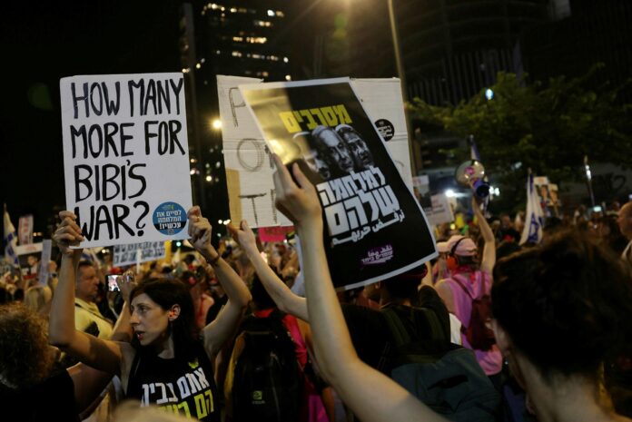 Protests Planned Against Israeli Gay Singer Eden Hason's Concerts for West Bank Settlers - Haaretz