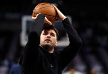 Report: First Lakers-Mavs game to come in late November - Yahoo Sports