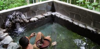 Stripped down in Japan: How I found bliss in a traditional onsen - GayCities