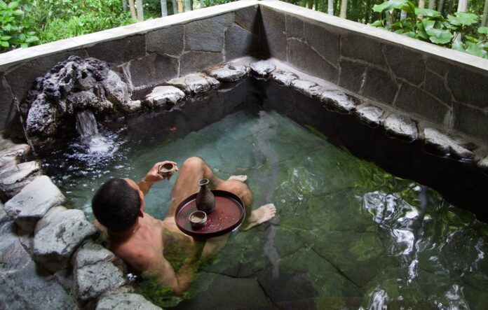 Stripped down in Japan: How I found bliss in a traditional onsen - GayCities