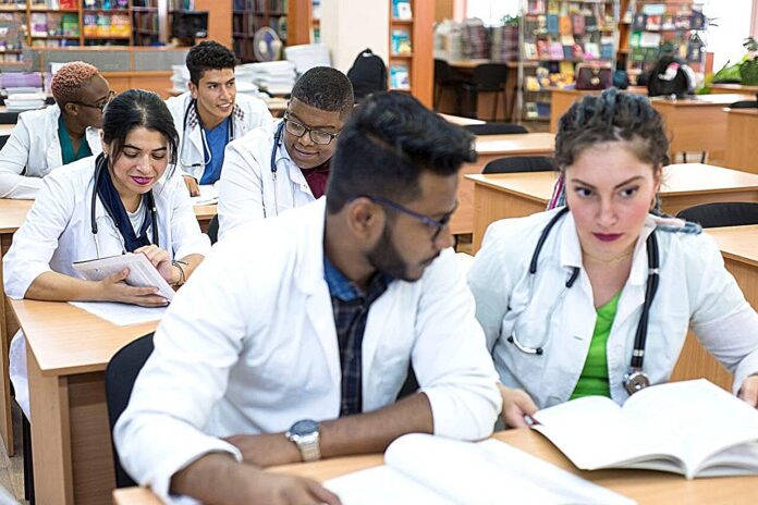 Attrition rates high among lesbian, gay, bisexual medical students - Medical Xpress