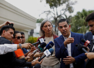 Democratic lawmakers travel to El Salvador, demand information about gay Venezuelan asylum seeker – Washington Blade Democratic lawmakers travel to El Salvador, demand information about gay Venezuelan asylum seeker - Washington Blade
