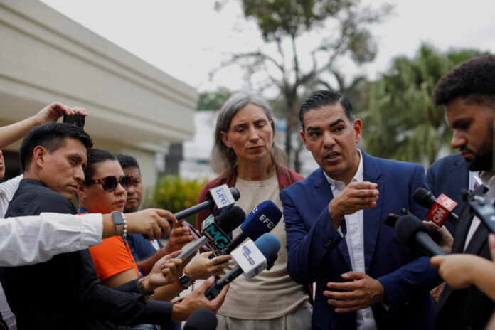 Democratic lawmakers travel to El Salvador, demand information about gay Venezuelan asylum seeker - Washington Blade