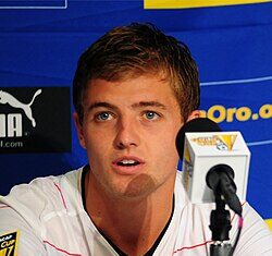 Gay former pro soccer player gets emotional after winning big sports award - OutSports