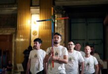 LGBTQ Catholics march through St. Peter’s Basilica in Jubilee rite as Vatican calendar entry stirs controversy - Fox News