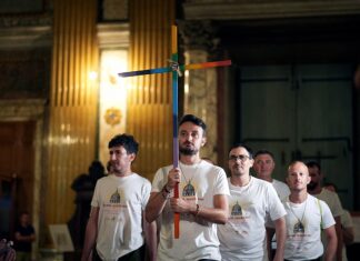 LGBTQ Catholics march through St. Peter’s Basilica in Jubilee rite as Vatican calendar entry stirs controversy - Fox News