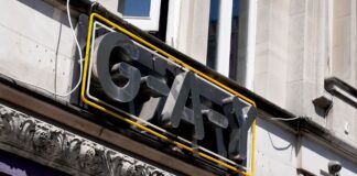 Soho bar serves up gonorrhea vaccines in sexual health drive - BBC