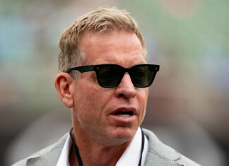 That time NFL legend and ESPN analyst Troy Aikman said he’s not gay, but Skip Bayless might be – OutSports That time NFL legend and ESPN analyst Troy Aikman said he’s not gay, but Skip Bayless might be - OutSports
