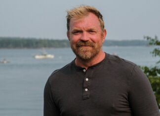 A gay Maine man seeking Susan Collinsâs senate seat says he isnât buying Graham Platnerâs redemption story – Advocate.com A gay Maine man seeking Susan Collinsâs senate seat says he isnât buying Graham Platnerâs redemption story - Advocate.com