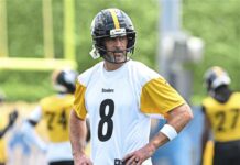 Aaron Rodgers might be authoring an all-time great sports story. Nobody seems to care - Yahoo Sports