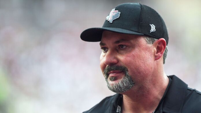 Billionaire booster, conference commishes at odds - ESPN