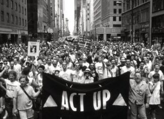 ‘Fight Back’ turns theatergoers into 1980s ACT UP activists – Gay City News ‘Fight Back’ turns theatergoers into 1980s ACT UP activists - Gay City News