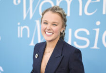 Jojo Siwa Responds to LGBT Criticism After Red Carpet Debut With Boyfriend - parade.com