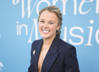 Jojo Siwa Responds to LGBT Criticism After Red Carpet Debut With Boyfriend - parade.com