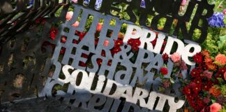 King Charles unveils UK’s first LGBT armed forces memorial – Reuters King Charles unveils UK's first LGBT armed forces memorial - Reuters