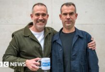 You don't need 8 hours sleep: Health tips from the BBC's twin doctors - BBC