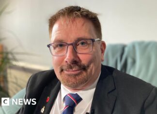 Gay naval veteran ’emotional’ to be part of Remembrance parade – BBC Gay naval veteran 'emotional' to be part of Remembrance parade - BBC