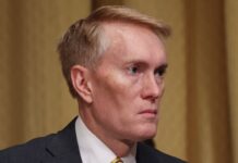 How long will OPM keep paying for feds’ health insurance during the shutdown, a senator asks - Government Executive