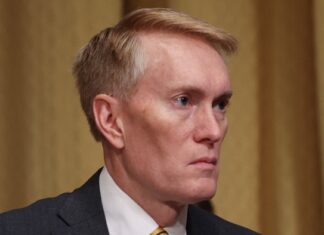 How long will OPM keep paying for feds’ health insurance during the shutdown, a senator asks - Government Executive