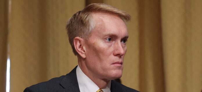 How long will OPM keep paying for feds’ health insurance during the shutdown, a senator asks - Government Executive