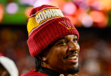 Jayden Daniels suffers arm injury with Commanders losing by 31 points in SNF blowout defeat vs. Seahawks - Yahoo Sports