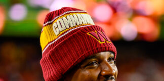 Jayden Daniels suffers arm injury with Commanders losing by 31 points in SNF blowout defeat vs. Seahawks - Yahoo Sports