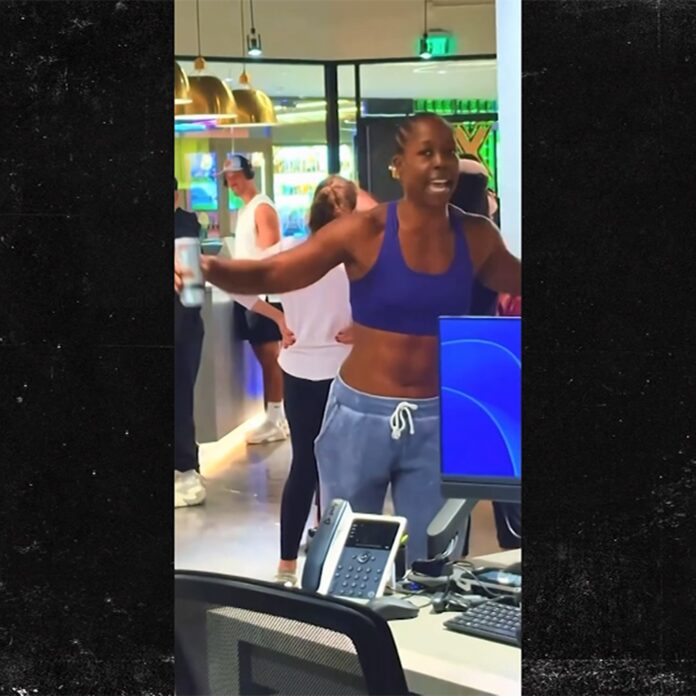 Singer Tish Hyman Says She Was Booted From Gold's Gym Over Complaint About Man In Women's Locker Room - TMZ