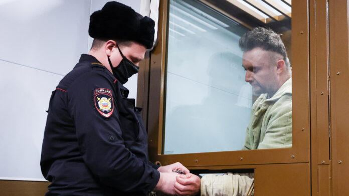 A Prison Death Highlights an L.G.B.T.Q. Crackdown in Russia - The New York Times