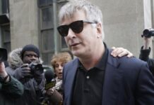 Alec Baldwin chat show cancelled following 'gay slur' - BBC