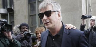 Alec Baldwin chat show cancelled following 'gay slur' - BBC