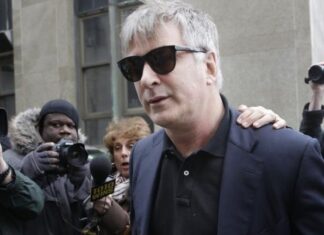 Alec Baldwin chat show cancelled following ‘gay slur’ – BBC Alec Baldwin chat show cancelled following 'gay slur' - BBC