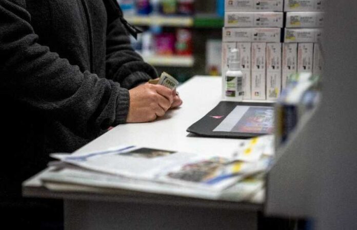 As ACA subsidies expire, voters cite health costs as top economic worry, survey finds - CNBC