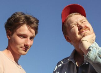 Chick-fil-A Celebrating Gay Coupleâs Wedding Divides Customers - Newsweek