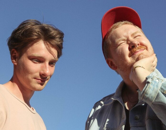 Chick-fil-A Celebrating Gay Coupleâs Wedding Divides Customers - Newsweek