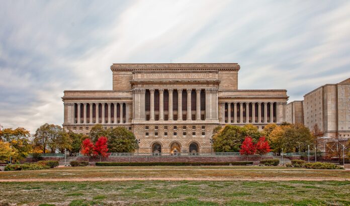 Lapse of health care contract for Milwaukee County employees angers officials - WPR