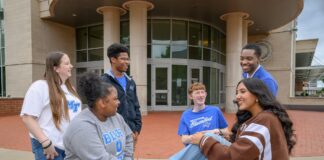 Shock At Californian Gym As Transgender Member Arrested Over Alleged Indecent Act In Women's Bathroom - International Business Times UK