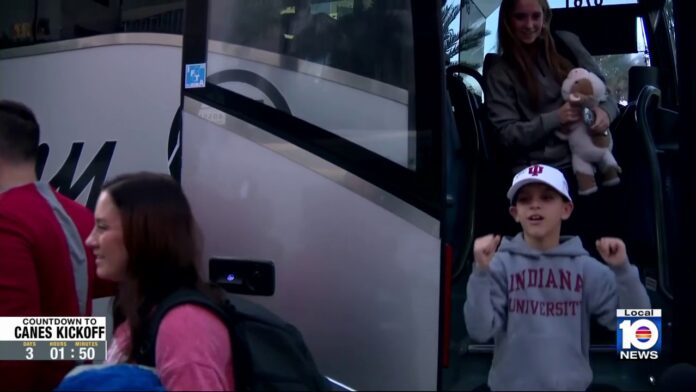 South Florida sports league tackles LGBTQ+ loneliness through play: ‘It’s gay recess!’ - local10.com