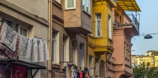 We stayed in a conservative area of Istanbul. It tested the limits of my tolerance. – GayCities We stayed in a conservative area of Istanbul. It tested the limits of my tolerance. - GayCities