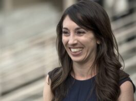 Woman accused of assaulting stranger, hurling anti-gay insults in Alexandria grocery store – NBC4 Washington Woman accused of assaulting stranger, hurling anti-gay insults in Alexandria grocery store - NBC4 Washington