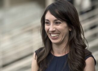 Woman accused of assaulting stranger, hurling anti-gay insults in Alexandria grocery store - NBC4 Washington