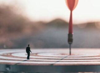 Apple Is Scaling Back Plans for New AI-Based Health Coach Service - Bloomberg