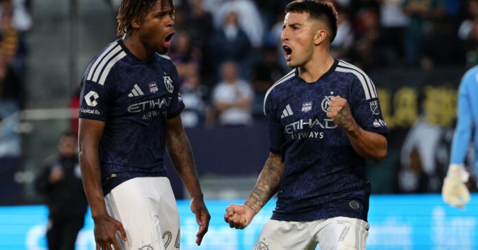 Nicolás Fernández scores on PK in 2nd half to help NYCFC earn 1-1 draw with Galaxy - CBS News