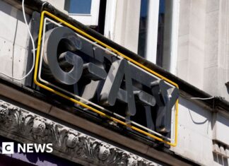 Soho bar serves up gonorrhea vaccines in sexual health drive – BBC Soho bar serves up gonorrhea vaccines in sexual health drive - BBC