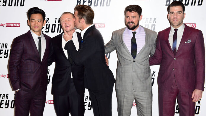 Star Trek actors stand behind gay Sulu revelation - BBC