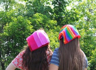 9 Lesbian Ways to Wear a Bandana – Autostraddle 9 Lesbian Ways to Wear a Bandana - Autostraddle