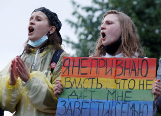 Russia Declares Leading LGBT Rights Group ‘Extremist’ - Human Rights Watch