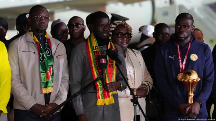 Senegal lawmakers back tougher anti-LGBTQ+ law - dw.com